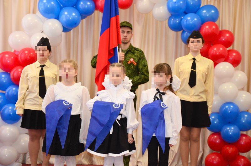 Прийняття дошкільнят до руху ‘Юні севастопольці’ за участю військових РФ, окупований Севастополь, березень 2026 року.
