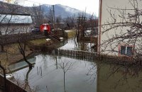 На Закарпатье продолжат поиски 15-летнего парня, упавшего в реку