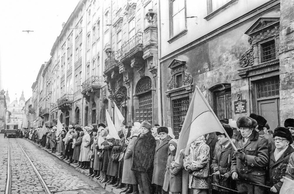 Живий ланцюг на вулицях Львова 21 січня 1990 року. 