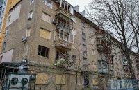 В Киеве критически повреждены во время обстрелов десять домов