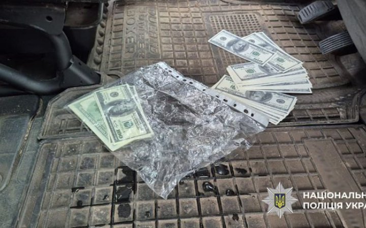 У Києві викрили схему наживи на гуманітарних автівках для ЗСУ
