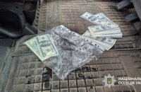 У Києві викрили схему наживи на гуманітарних автівках для ЗСУ