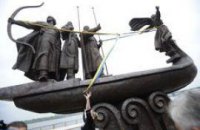 В Киеве открыли отреставрированный памятник основателям города