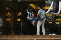 Власти Кении обвинили четырех мужчин в помощи нападавшим на ТЦ в Найроби