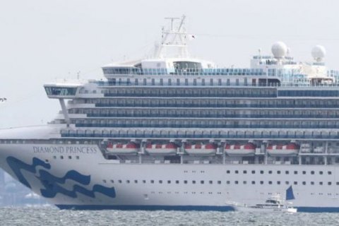 В Японии у десяти пассажиров лайнера выявили коронавирус