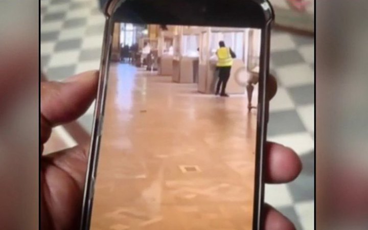 Пограбування Лувру: народні месники чи банальні злодії? 