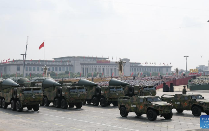 Китай за участі Путіна і Кім Чен Ина влаштував масштабний військовий парад і представив на ньому нову ядерну зброю