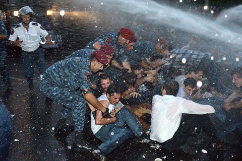 У Вірменії почалося розслідування дій поліції при розгоні демонстрації в Єревані