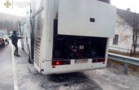 Автобус із 50 туристами загорівся біля Мукачева