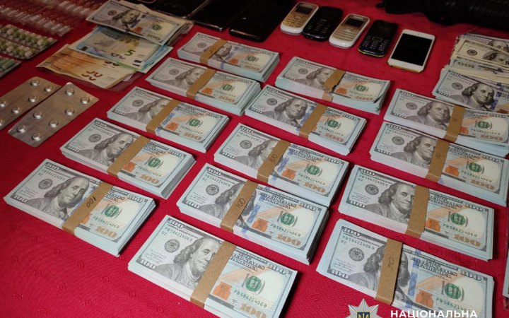 У Києві затримали ділків, які за 5,6 млн грн обіцяли "вирішити" справу наркодилера