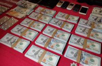 У Києві затримали ділків, які за 5,6 млн грн обіцяли "вирішити" справу наркодилера