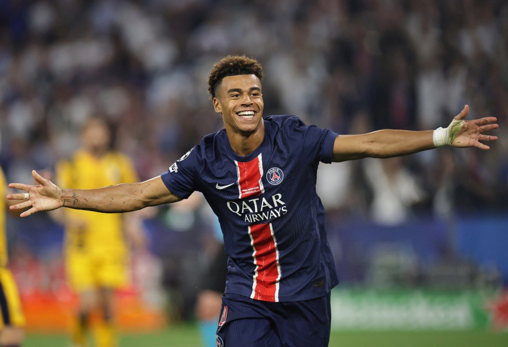 Дуе святкує другий гол