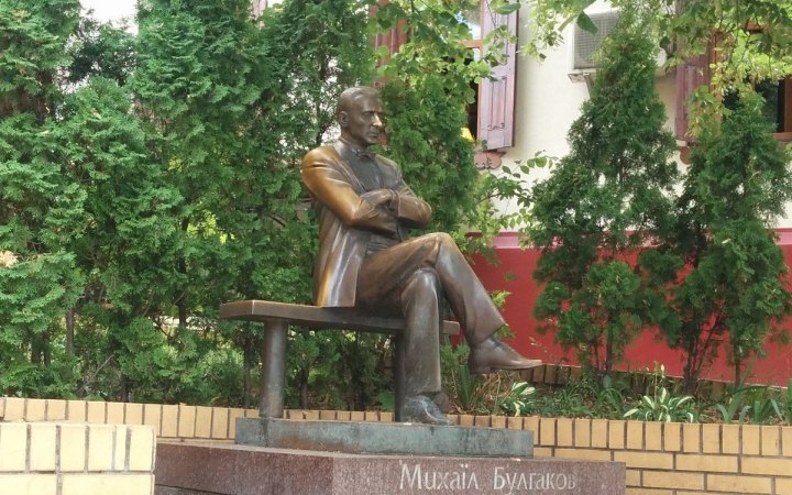 Київрада ухвалила рішення прибрати пам’ятники Булгакову, Ахматовій і радянські топоніми