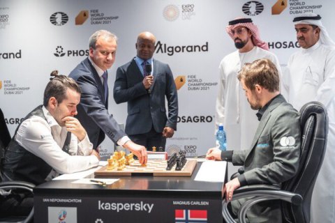 У Дубаї триває матч за світову шахову корону