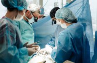 У Тернополі вперше в Україні провели складну операцію з видалення пухлини у військовослужбовця