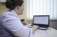 С апреля в Украине уволилось чуть более 5 тысяч врачей, - НСЗУ