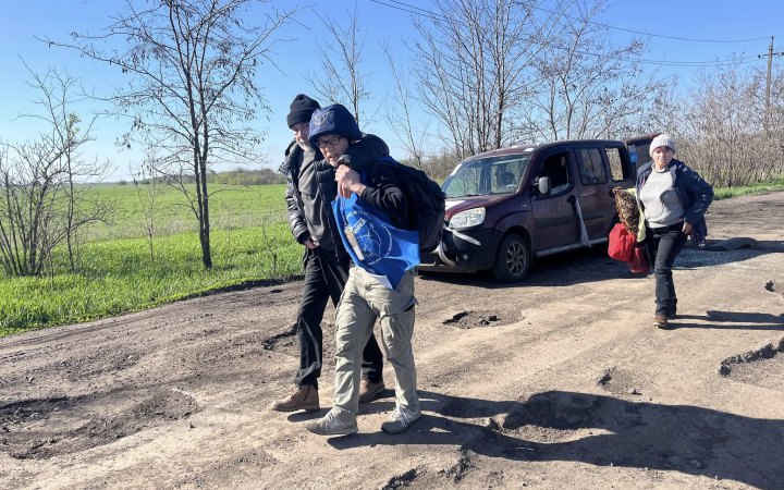 Російські дрони атакували цивільних під час евакуації 