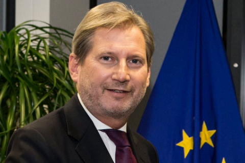 Еврокомиссар Хан призвал ЕС как можно скорее утвердить механизм приостановки "безвиза" 