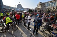 В Киеве провели флешмоб "на работу на велосипеде"