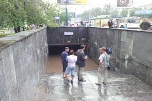 Улицы Донецка ушли под воду