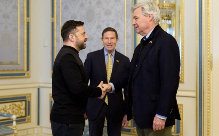 Зеленський обговорив із сенаторами США Блюменталем і Вайтгаузом посилення тиску на РФ 