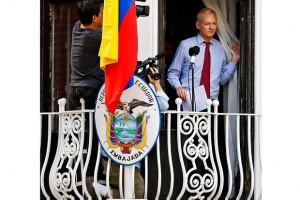 Ассанж может провести в посольстве Эквадора год