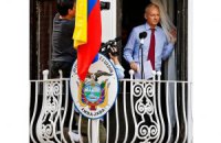 Ассанж может провести в посольстве Эквадора год