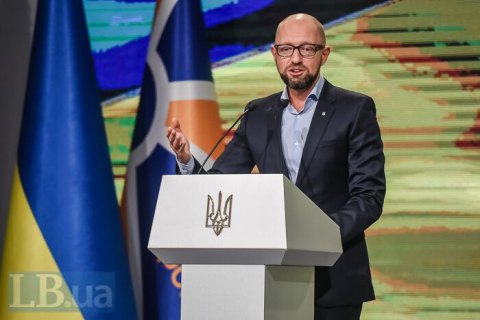 Яценюк: Под эгидой миротворцев Россия будет пытаться легализовать русский анклав на украинской территории