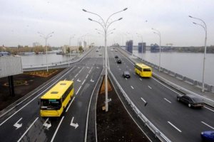 В Киеве начали курсировать автобусы до Русановских садов