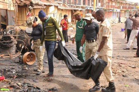 При нападении исламистов на город в Нигерии погибли 65 человек