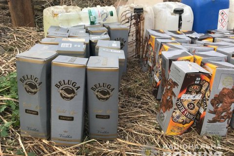 У Вінницькій області поліція вилучила в пенсіонерки понад тонну підробленого елітного алкоголю