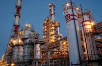 У російському Волгограді палає нафтопереробний завод