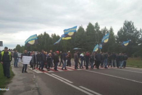 Шахтарі "Львіввугілля" добилися виплати зарплати за травень, заблокувавши дорогу