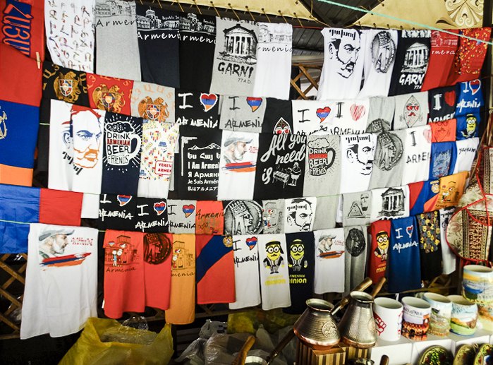 Изображения Пашиняна можно встретить на футболках и кепках, зажигалках и магнитах, которые пользуются
большим спросом как у местных так и у туристов