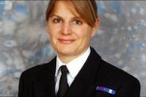 Командиром британского военного корабля впервые стала женщина