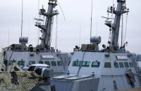 Захваченные Россией украинские корабли вывели из Керчи (обновлено)