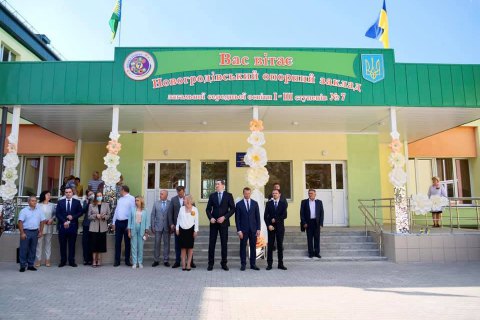 Чернишов на відкритті двох оновлених шкіл на Донеччині: "Це – приклад того курсу, який обрала Україна"