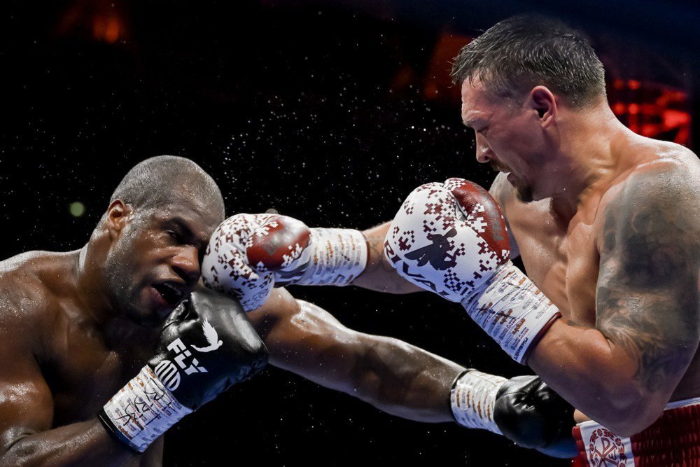 Усик перевіряє на міцність Дюбуа