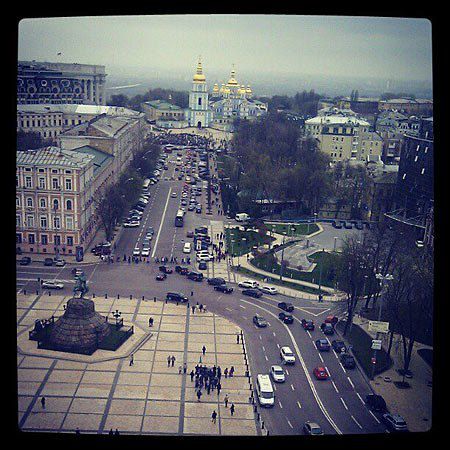 Вид на Михайловскую площадь во время митинга с Софийской колокольни