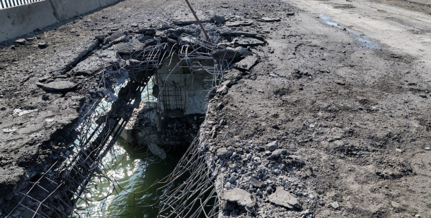 Пошкоджений Чонгарському мосту після ураження