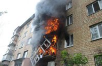 В Киеве при пожаре в жилой пятиэтажке погиб мужчина 