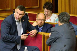 Оппозиции не хватает 19 голосов для отставки Азарова, - Яценюк