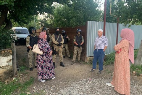Російські силовики проводять обшуки в будинках кримських татар у чотирьох районах окупованого півострова (оновлено)