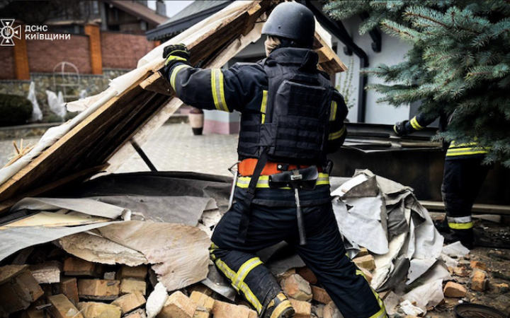 У Київській області внаслідок ракетної атаки пошкоджено будинок