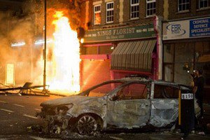 "Би-би-си" не будет показывать фильм о беспорядках в Лондоне