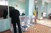 На Черкащині виборців заводили у дільницю через чорний вхід 
