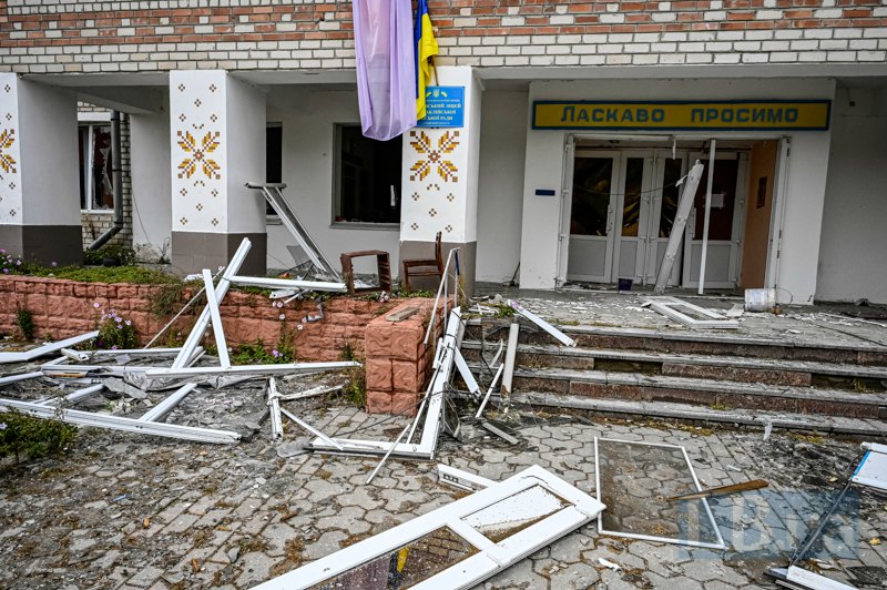 Пошкоджена школа в деокупованій Балаклії.