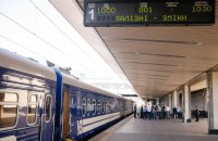 Унаслідок нічого обстрілу низка потягів курсує із затримкою 