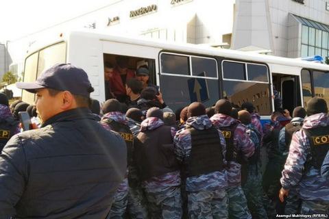 У Казахстані пройшли масові затримання на акціях за бойкот виборів