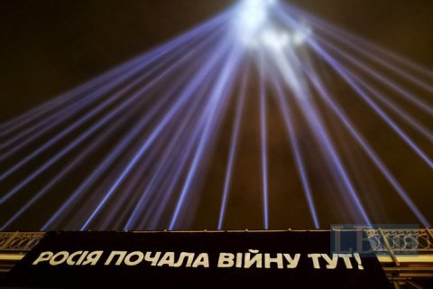 На Майдане почтили память Героев Небесной сотни, зажгли Лучи Достоинства (добавлено фото)